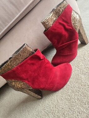 Michael Antonio Mills Red Velvet and Glitter Heeled Ankle Boots Womens Size 10